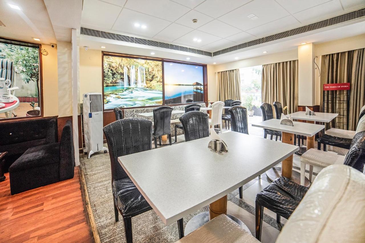 Fabhotel Bmk Grand Hotel